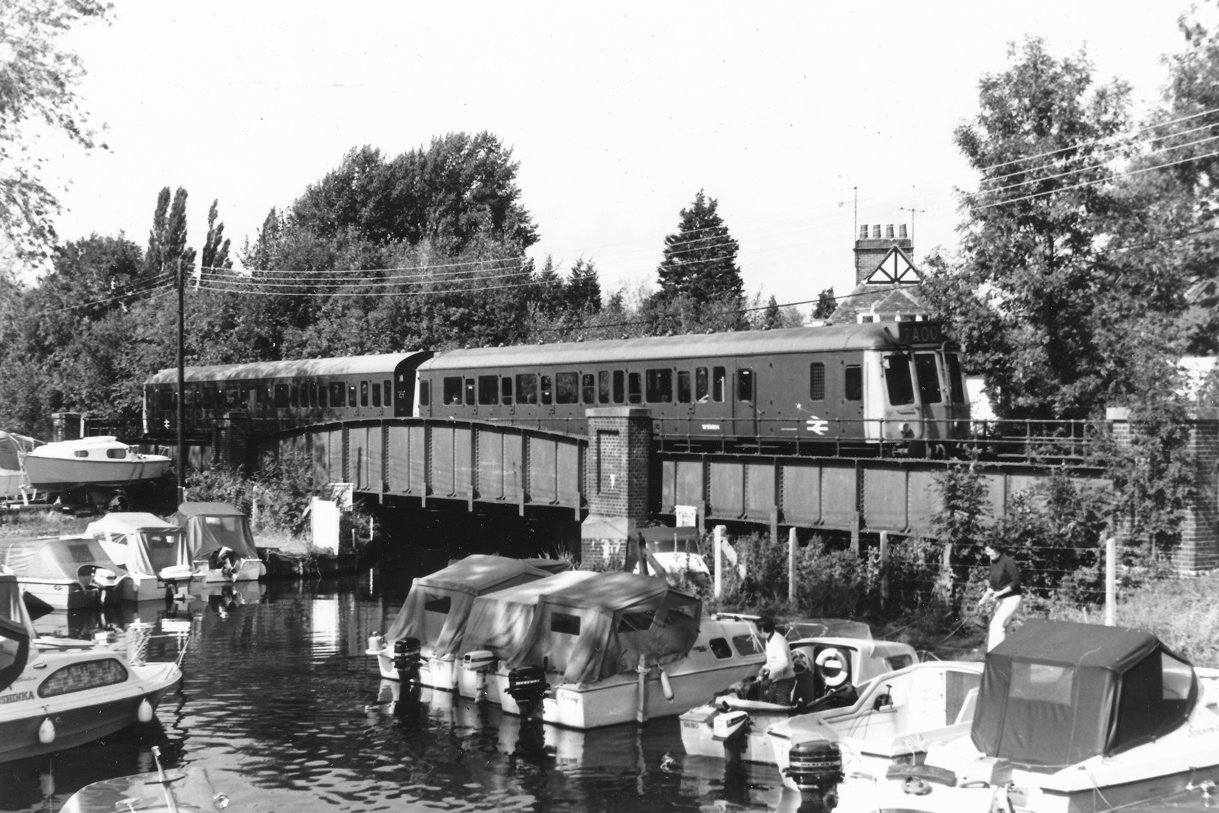 Crossing the Thames at Bourne End